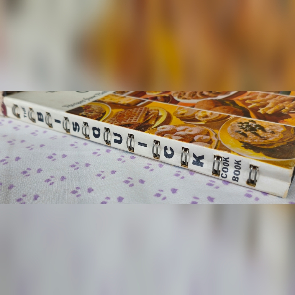2 Bisquick Cookbooks - Picture 8 of 8